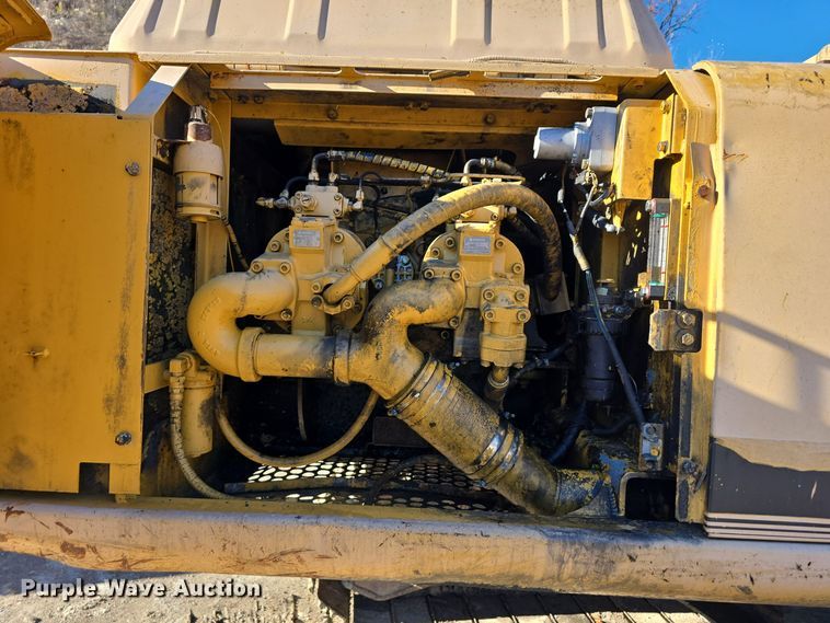 image for item DW3951 2006 John Deere 892E LC excavator