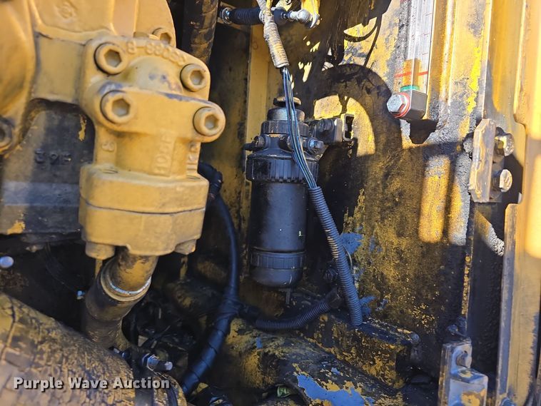 image for item DW3951 2006 John Deere 892E LC excavator