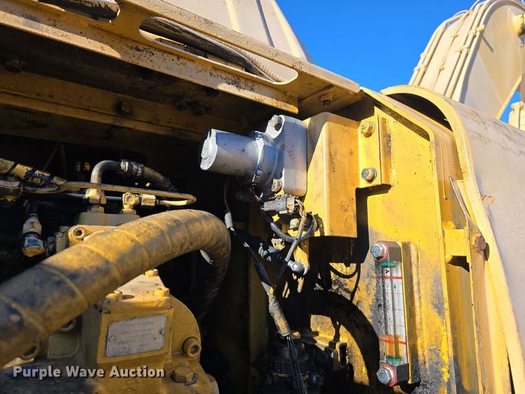 image for item DW3951 2006 John Deere 892E LC excavator