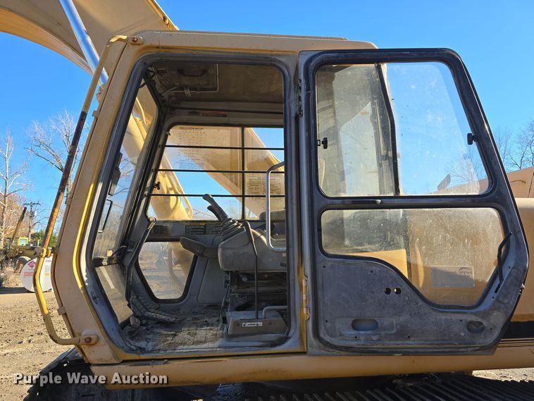 image for item DW3951 2006 John Deere 892E LC excavator