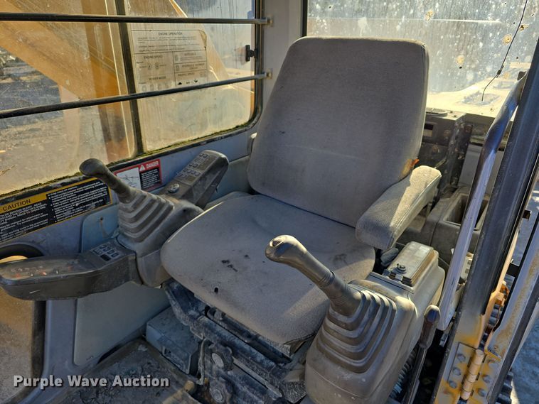 image for item DW3951 2006 John Deere 892E LC excavator