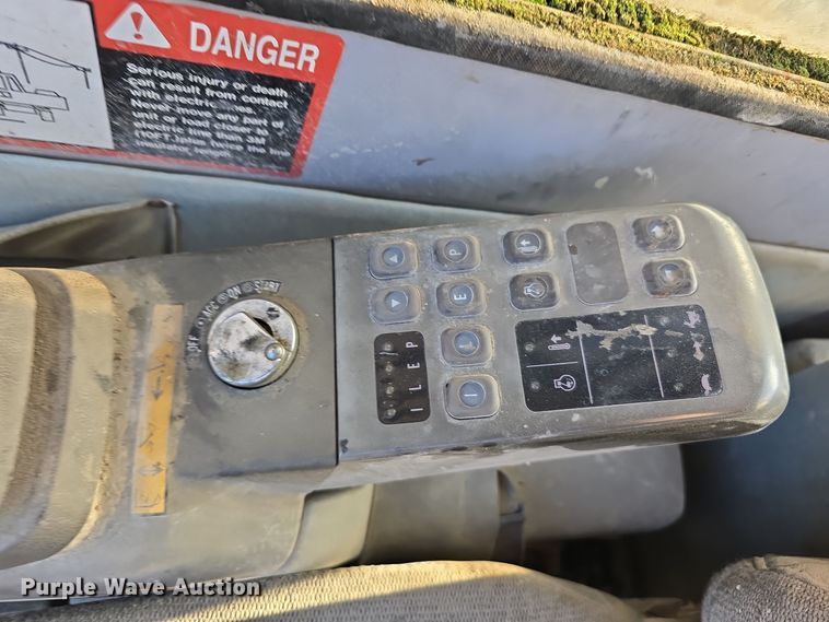 image for item DW3951 2006 John Deere 892E LC excavator