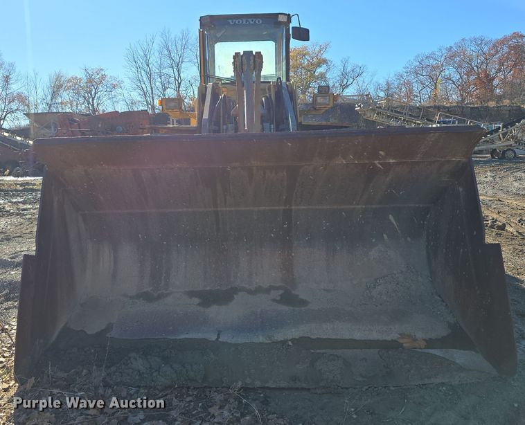 image for item DW3953 1993 Volvo L180 wheel loader