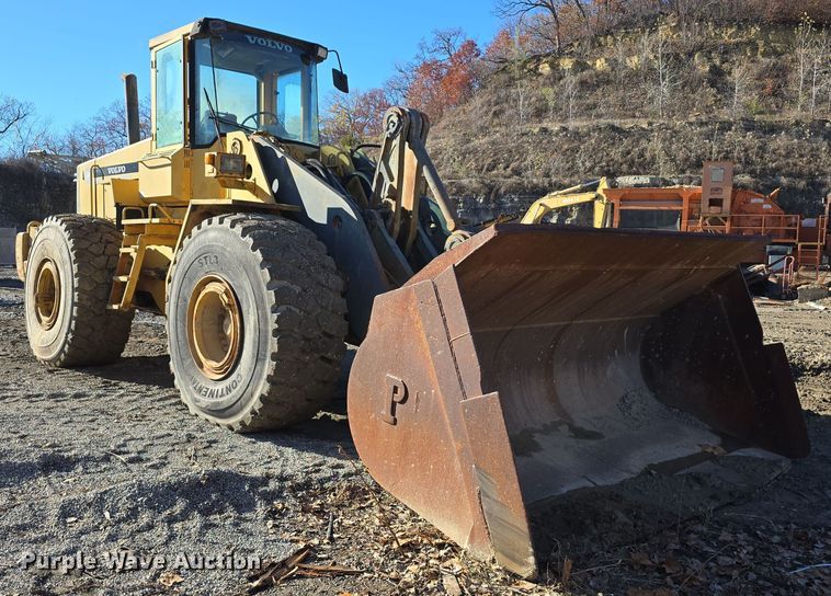image for item DW3953 1993 Volvo L180 wheel loader