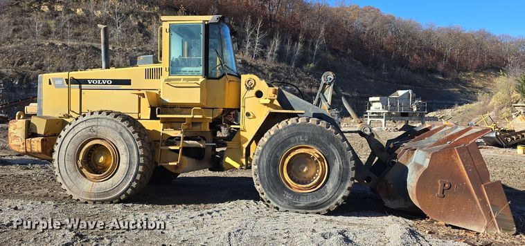 image for item DW3953 1993 Volvo L180 wheel loader
