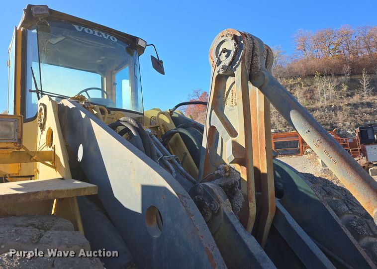 image for item DW3953 1993 Volvo L180 wheel loader