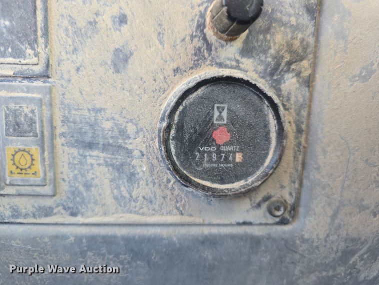 image for item DW3953 1993 Volvo L180 wheel loader