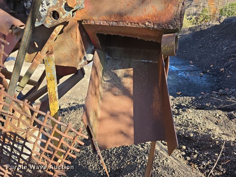 image for item DW3957 Pioneer Engineering 5239 roll crusher