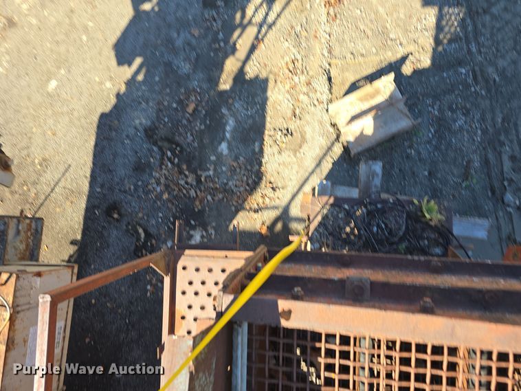 image for item DW3957 Pioneer Engineering 5239 roll crusher