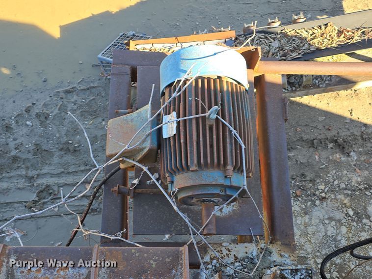 image for item DW3957 Pioneer Engineering 5239 roll crusher