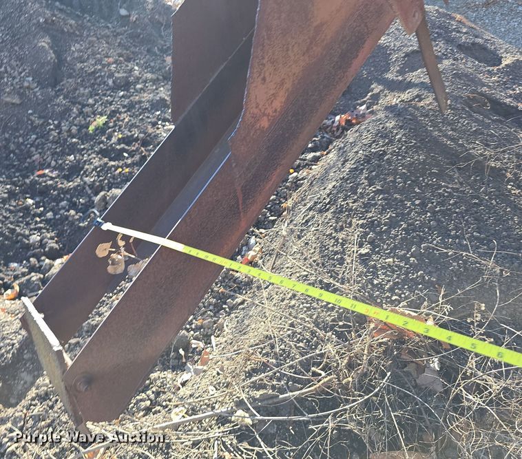 image for item DW3957 Pioneer Engineering 5239 roll crusher