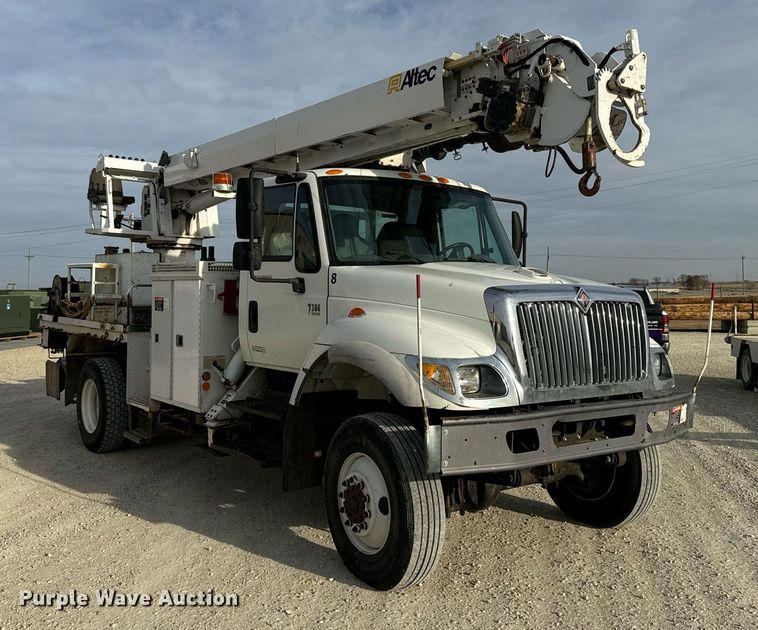 image for item DX3730 2007 International 7300 digger derrick truck