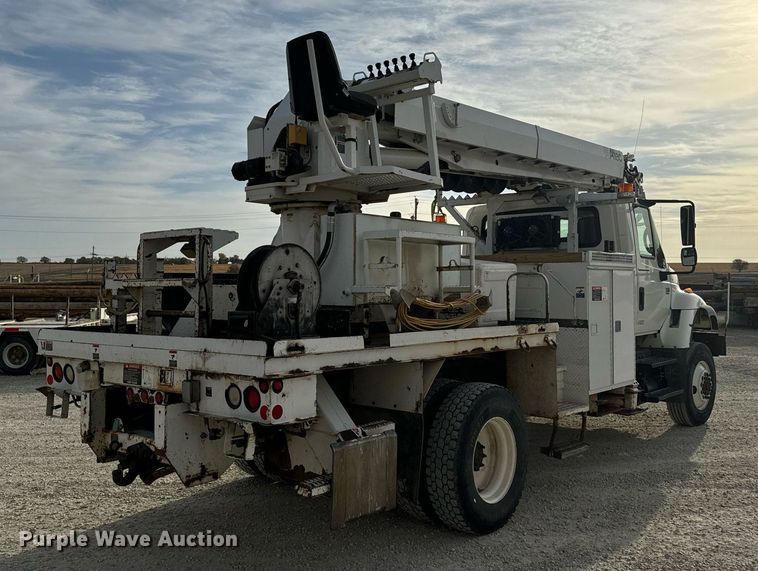 image for item DX3730 2007 International 7300 digger derrick truck