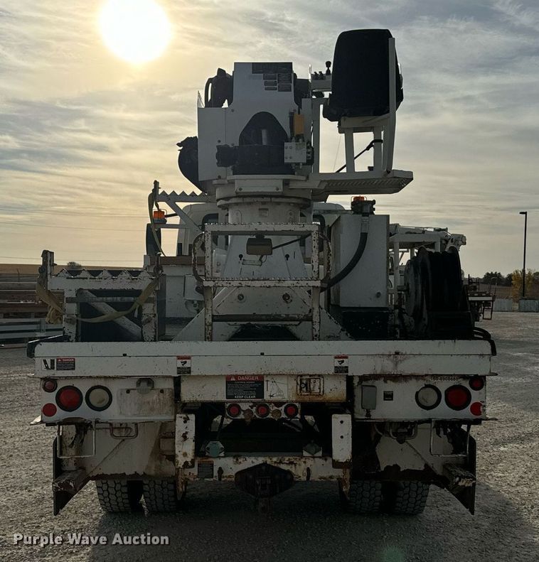 image for item DX3730 2007 International 7300 digger derrick truck