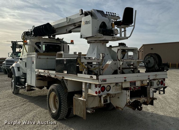 image for item DX3730 2007 International 7300 digger derrick truck