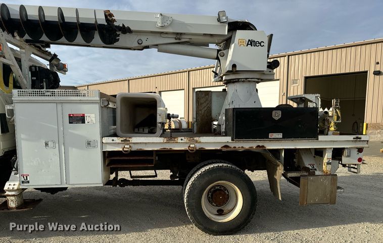 image for item DX3730 2007 International 7300 digger derrick truck