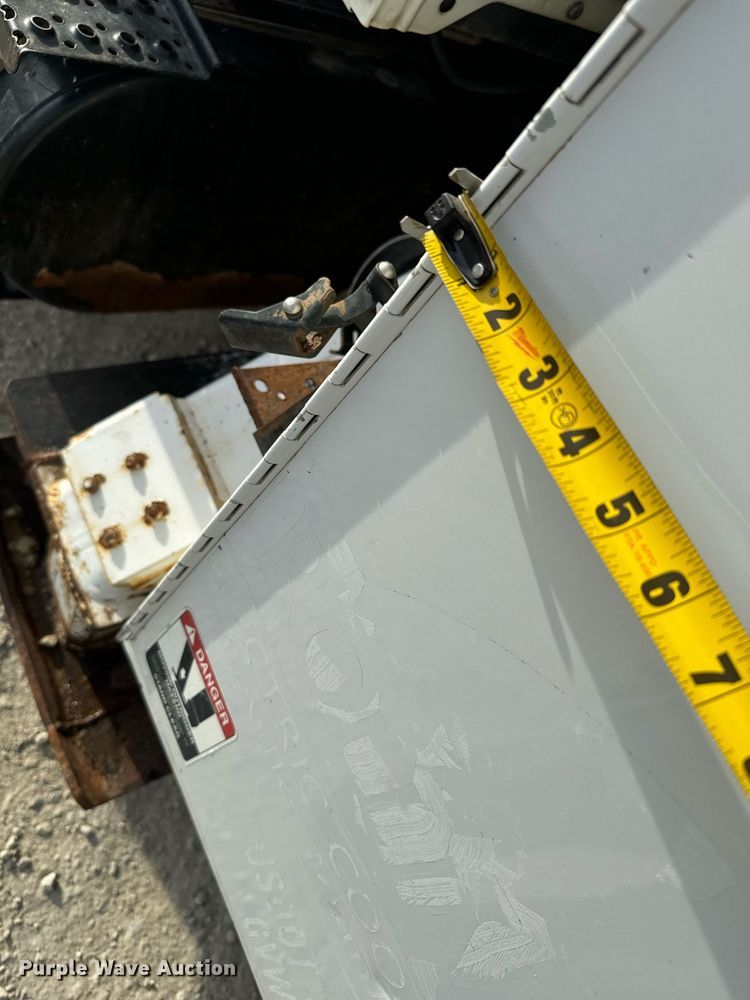 image for item DX3730 2007 International 7300 digger derrick truck