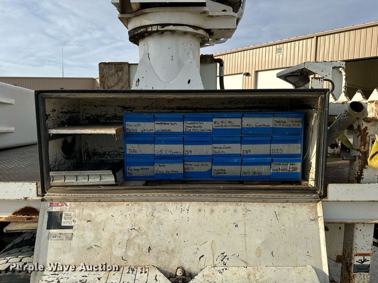 image for item DX3730 2007 International 7300 digger derrick truck