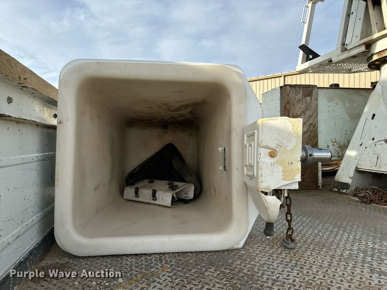 image for item DX3730 2007 International 7300 digger derrick truck