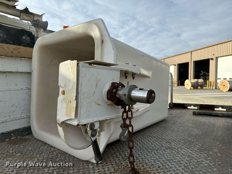 image for item DX3730 2007 International 7300 digger derrick truck