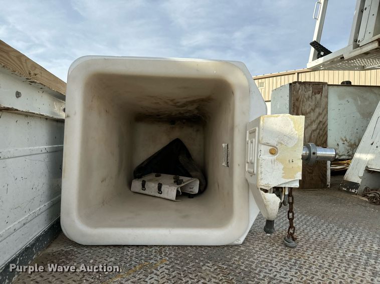 image for item DX3730 2007 International 7300 digger derrick truck