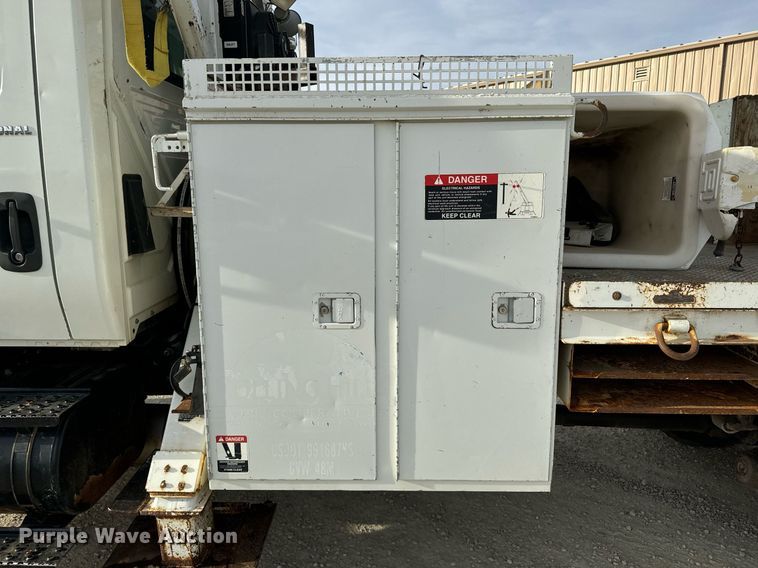 image for item DX3730 2007 International 7300 digger derrick truck