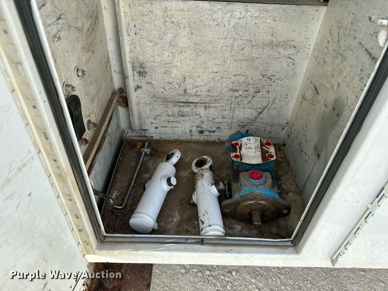 image for item DX3730 2007 International 7300 digger derrick truck