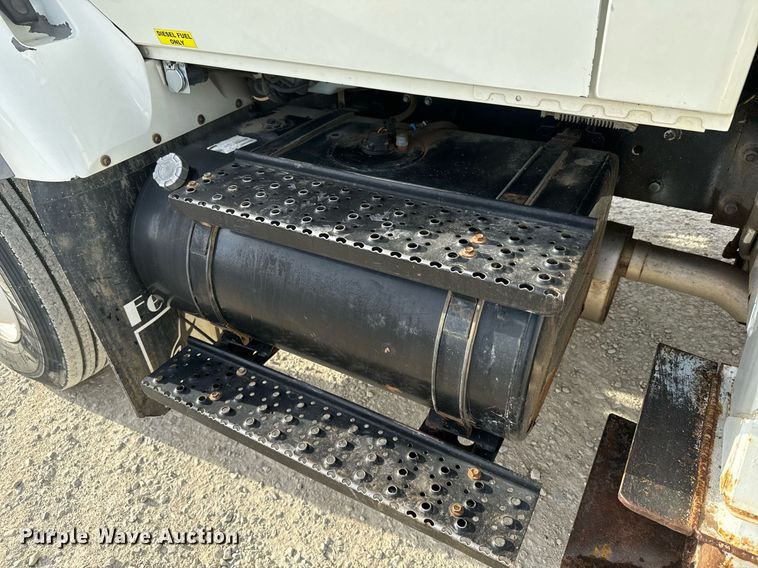 image for item DX3730 2007 International 7300 digger derrick truck