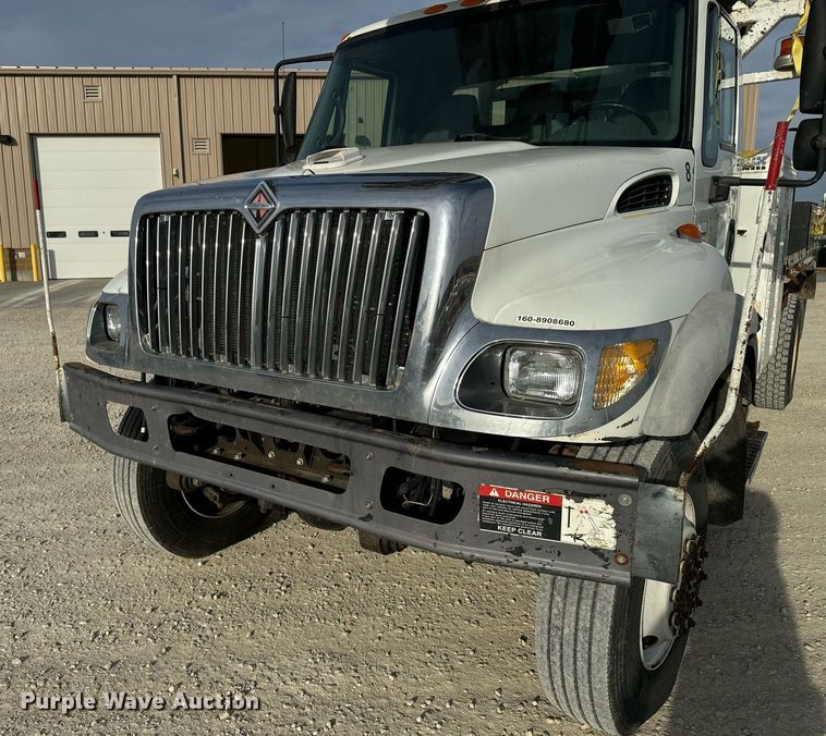 image for item DX3730 2007 International 7300 digger derrick truck