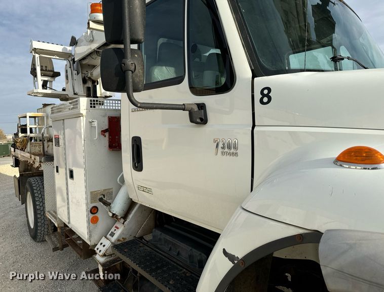 image for item DX3730 2007 International 7300 digger derrick truck