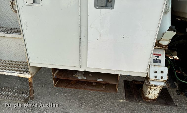 image for item DX3730 2007 International 7300 digger derrick truck