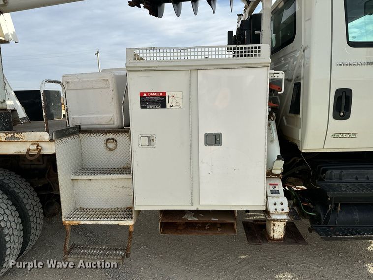 image for item DX3730 2007 International 7300 digger derrick truck