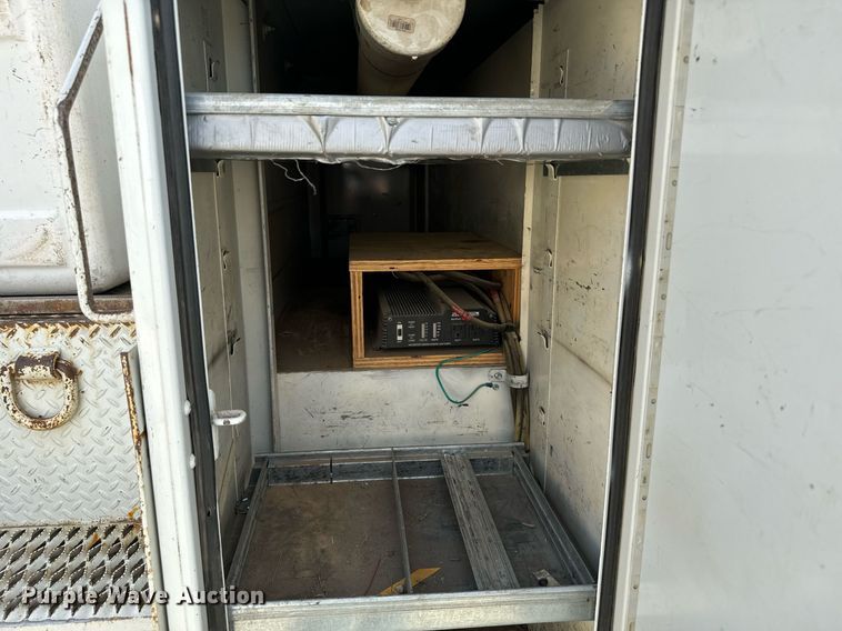 image for item DX3730 2007 International 7300 digger derrick truck