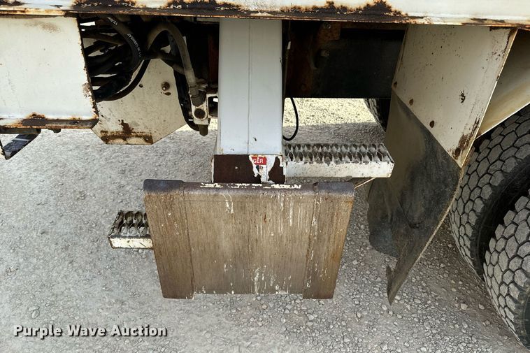 image for item DX3730 2007 International 7300 digger derrick truck