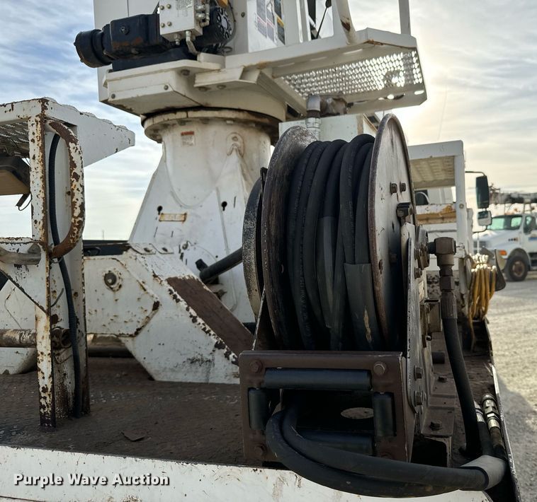 image for item DX3730 2007 International 7300 digger derrick truck