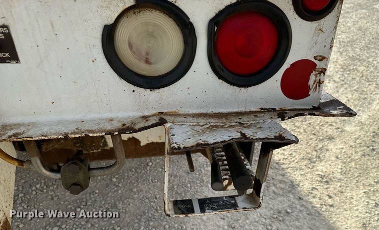 image for item DX3730 2007 International 7300 digger derrick truck