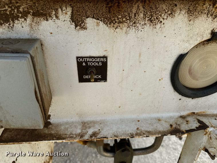 image for item DX3730 2007 International 7300 digger derrick truck