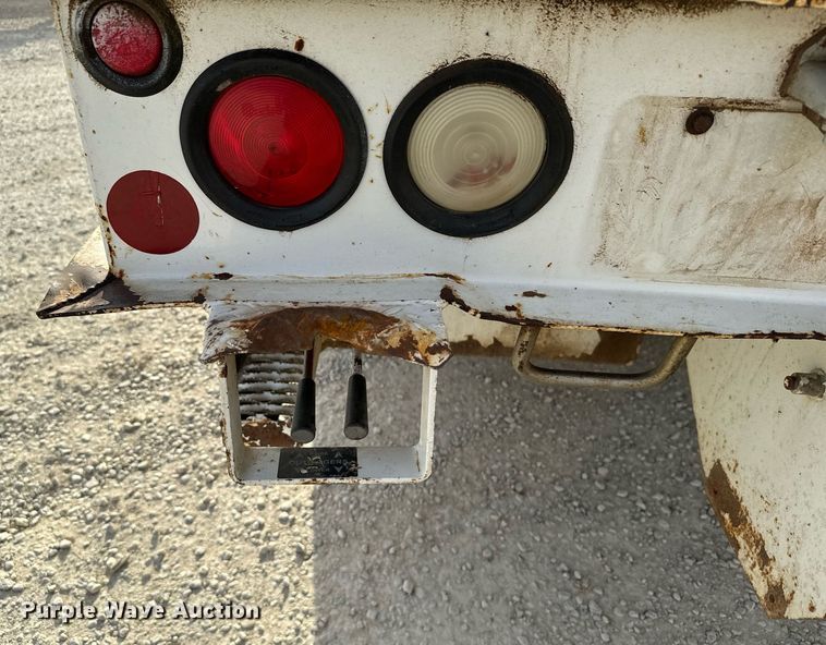 image for item DX3730 2007 International 7300 digger derrick truck