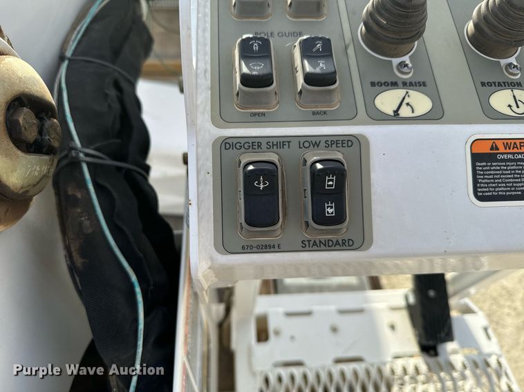 image for item DX3730 2007 International 7300 digger derrick truck