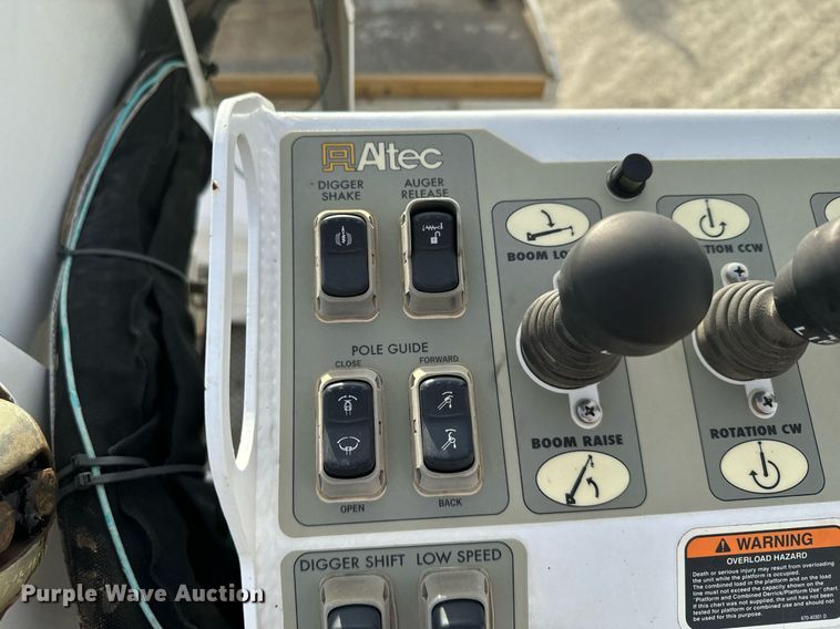 image for item DX3730 2007 International 7300 digger derrick truck