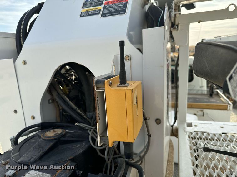 image for item DX3730 2007 International 7300 digger derrick truck