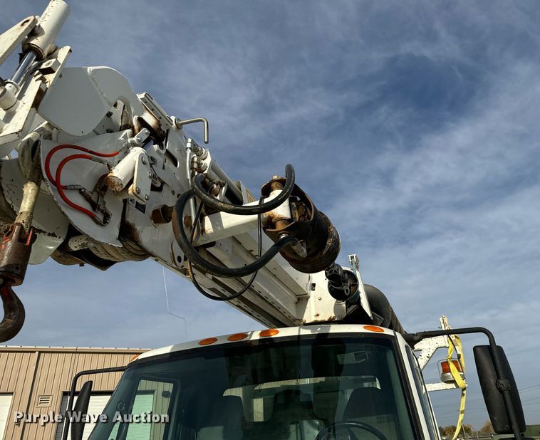 image for item DX3730 2007 International 7300 digger derrick truck