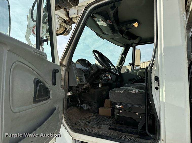 image for item DX3730 2007 International 7300 digger derrick truck