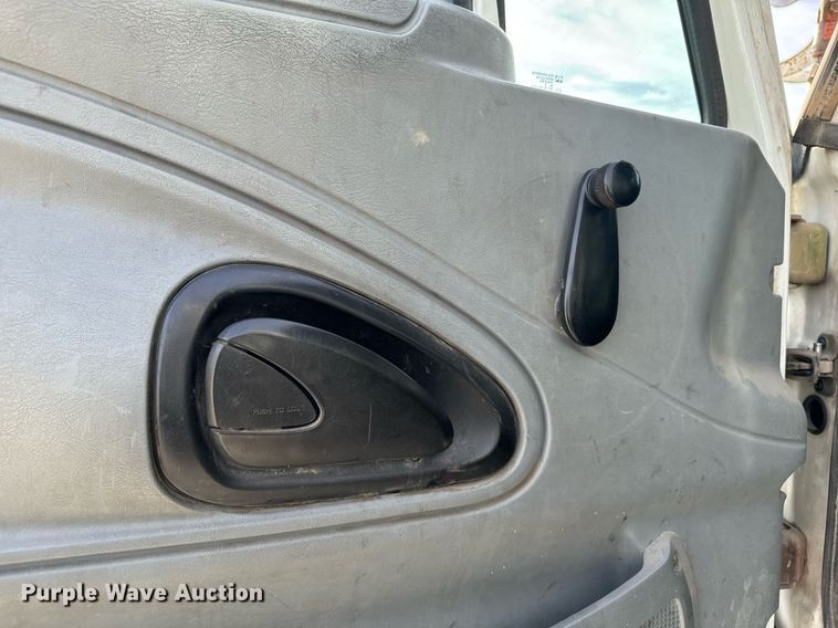 image for item DX3730 2007 International 7300 digger derrick truck