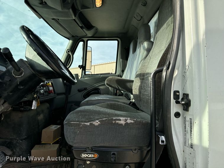 image for item DX3730 2007 International 7300 digger derrick truck