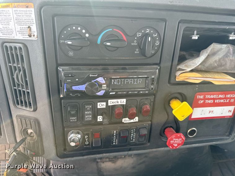 image for item DX3730 2007 International 7300 digger derrick truck