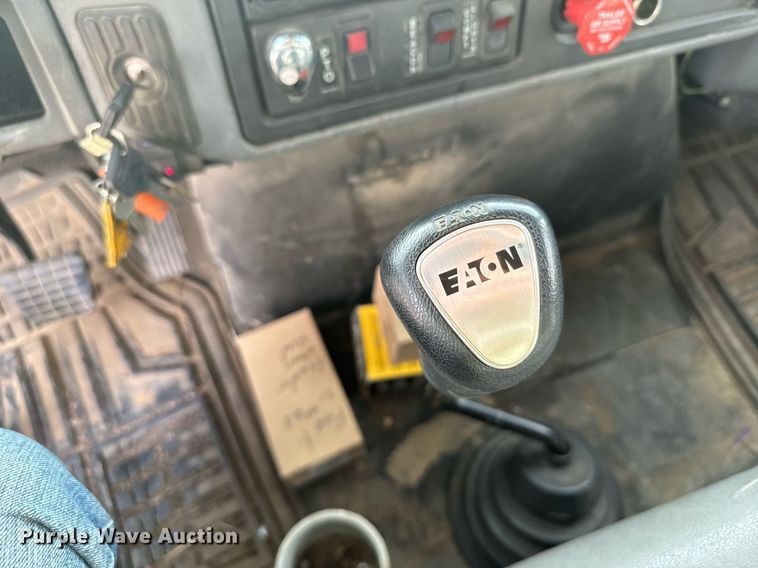 image for item DX3730 2007 International 7300 digger derrick truck