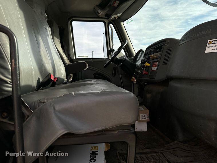 image for item DX3730 2007 International 7300 digger derrick truck