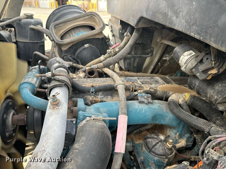 image for item DX3730 2007 International 7300 digger derrick truck