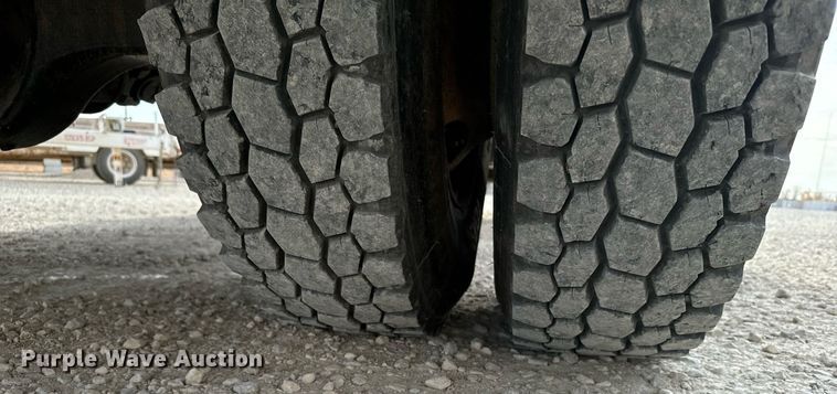 image for item DX3730 2007 International 7300 digger derrick truck